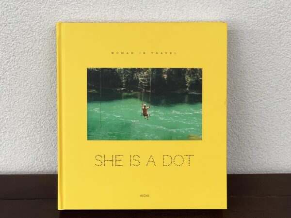 사진집 「SHE IS A DOT」