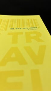 옐로 컬러 여행 기록책 표지 디테일